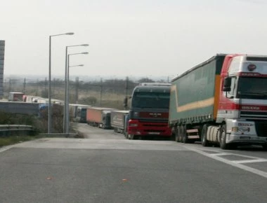 Συνελήφθη Βούλγαρος διακινητής στα σύνορα - Έκρυβε σε φορτηγό 91 αλλοδαπούς